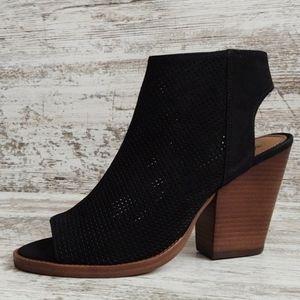🟨NWT Gianni Bini Leather Open Toe Heel